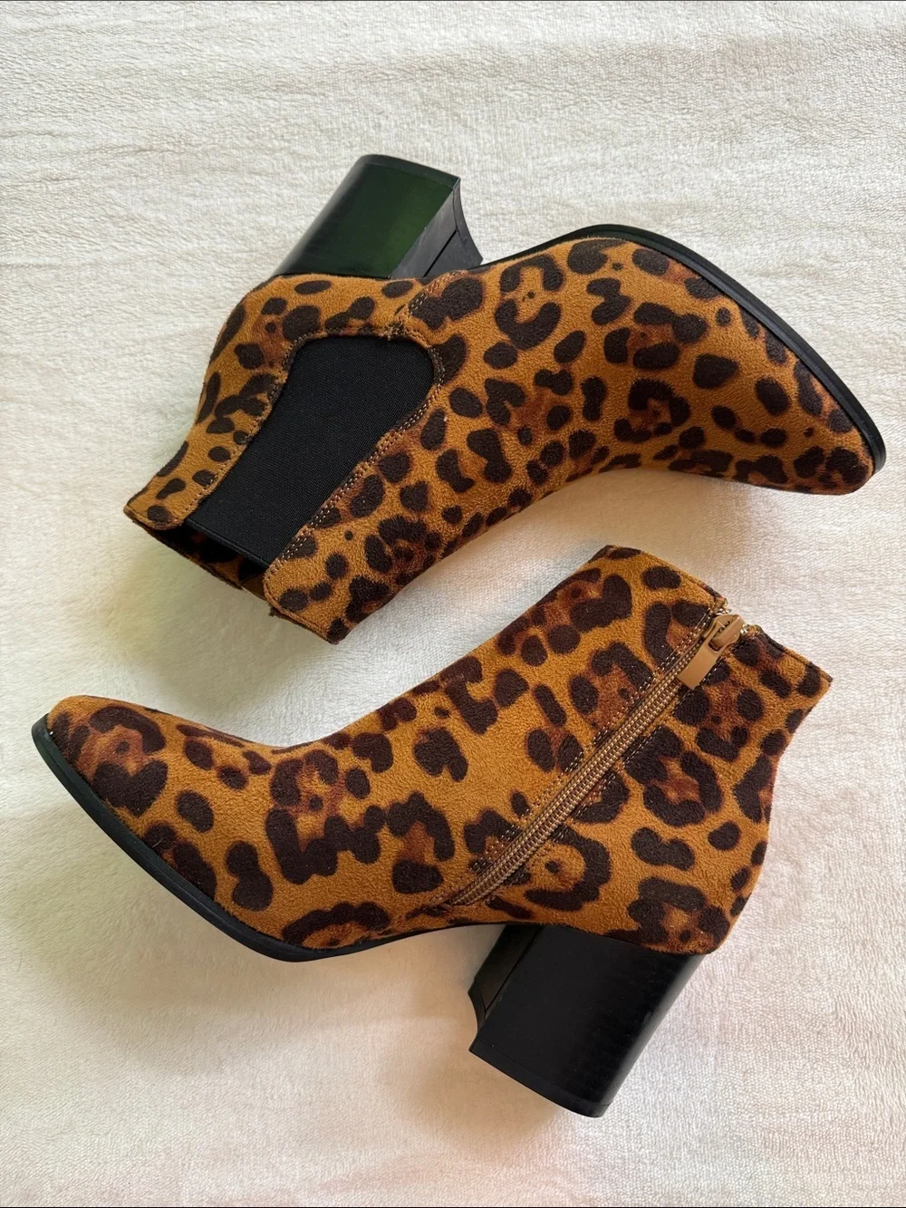 Refresh Leopard Print Pointed Toe Block Heel Ankle Booties Size 7